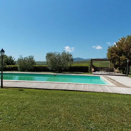 Sleeps 3 Pool Wifi Apartment